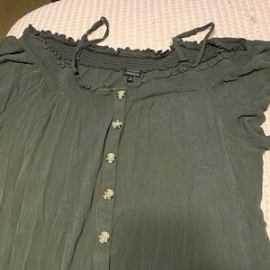 Size 2XL Green cold shoulder blouse